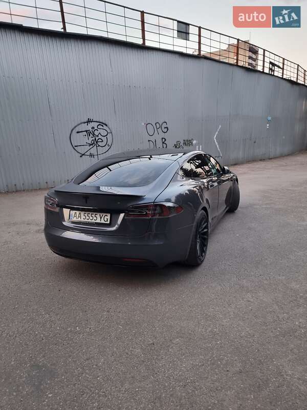 Лифтбек Tesla Model S 2020 в Львове