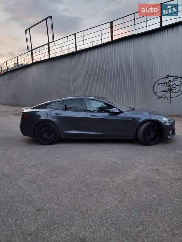 Лифтбек Tesla Model S 2020 в Львове
