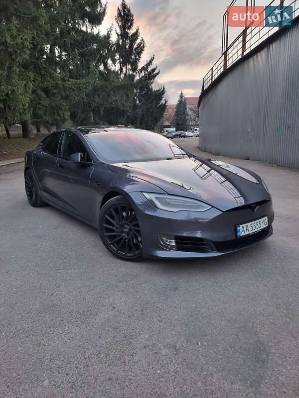 Лифтбек Tesla Model S 2020 в 