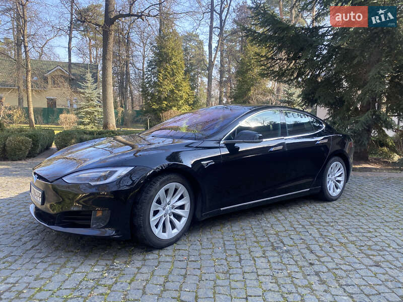 Лифтбек Tesla Model S 2017 в 