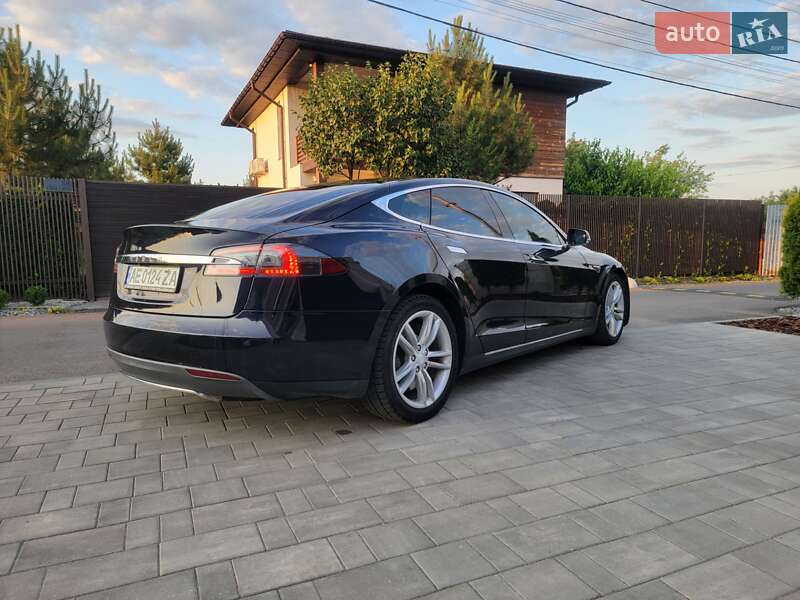 Лифтбек Tesla Model S 2013 в Днепре