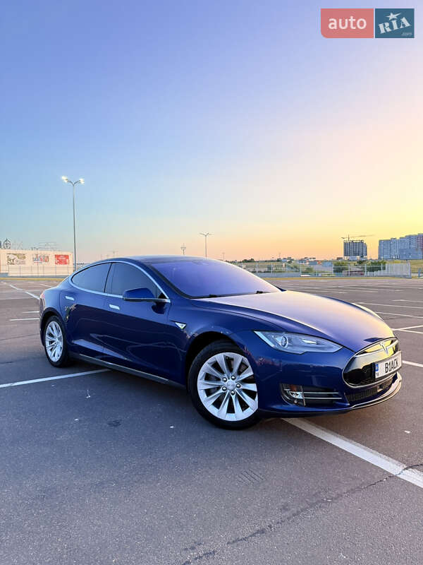Ліфтбек Tesla Model S 2015 в Одесі