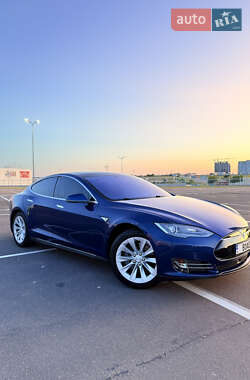 Лифтбек Tesla Model S 2015 в 