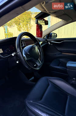 Лифтбек Tesla Model S 2015 в 
