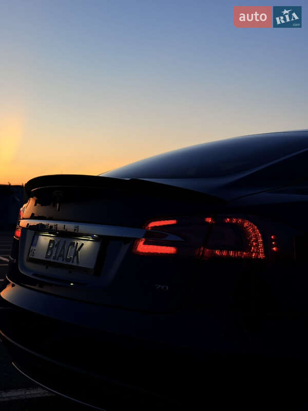 Ліфтбек Tesla Model S 2015 в Одесі