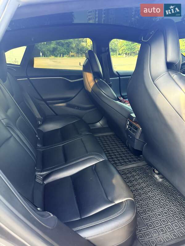 Лифтбек Tesla Model S 2019 в Киеве