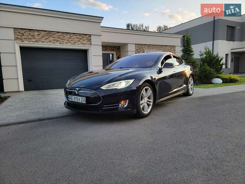Лифтбек Tesla Model S 2013 в 