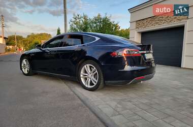 Лифтбек Tesla Model S 2013 в 
