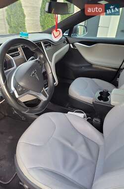 Лифтбек Tesla Model S 2013 в 