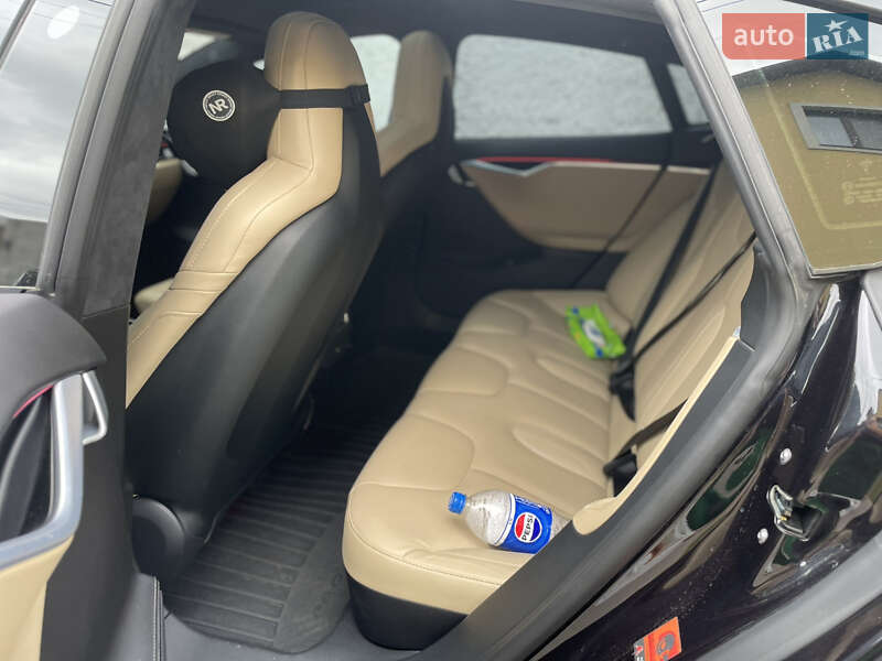 Лифтбек Tesla Model S 2016 в Киеве