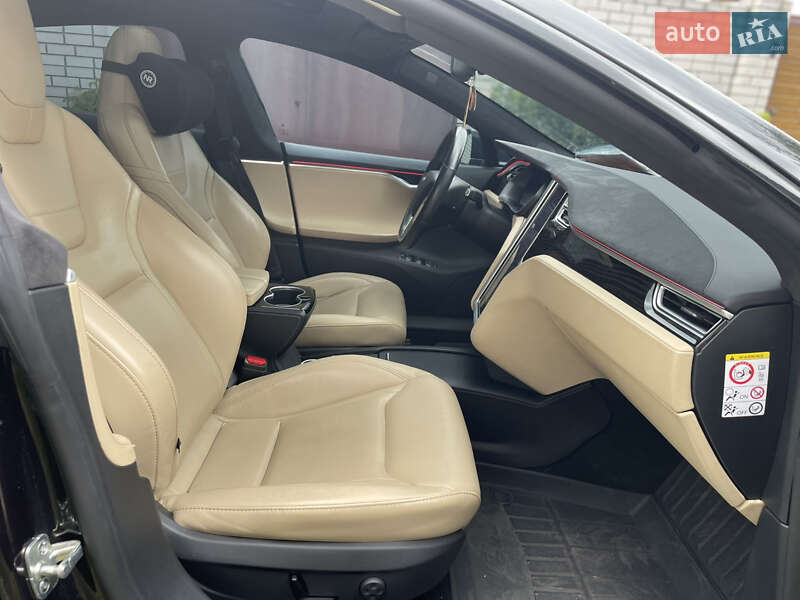 Лифтбек Tesla Model S 2016 в Киеве