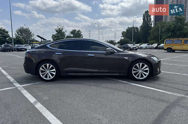 Лифтбек Tesla Model S 2013 в 