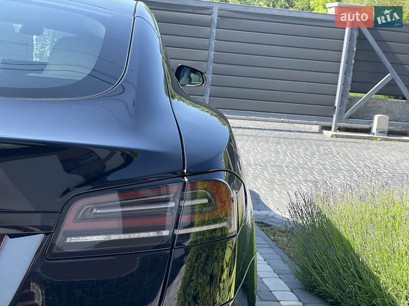 Лифтбек Tesla Model S 2022 в Житомире