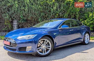 Лифтбек Tesla Model S 2015 в 