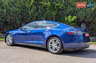 Лифтбек Tesla Model S 2015 в 
