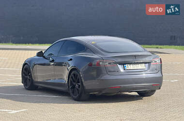 Лифтбек Tesla Model S 2015 в 