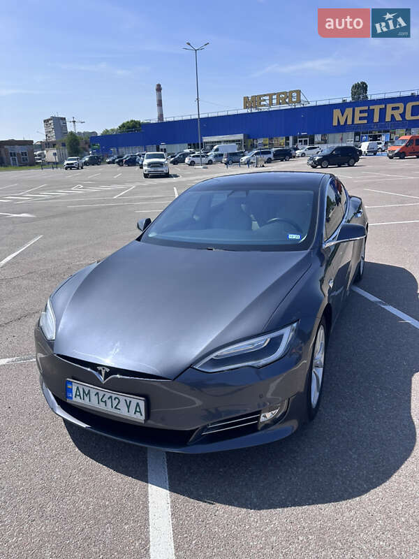 Лифтбек Tesla Model S 2017 в Житомире