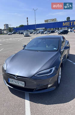 Лифтбек Tesla Model S 2017 в 