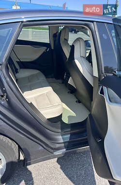 Лифтбек Tesla Model S 2017 в 