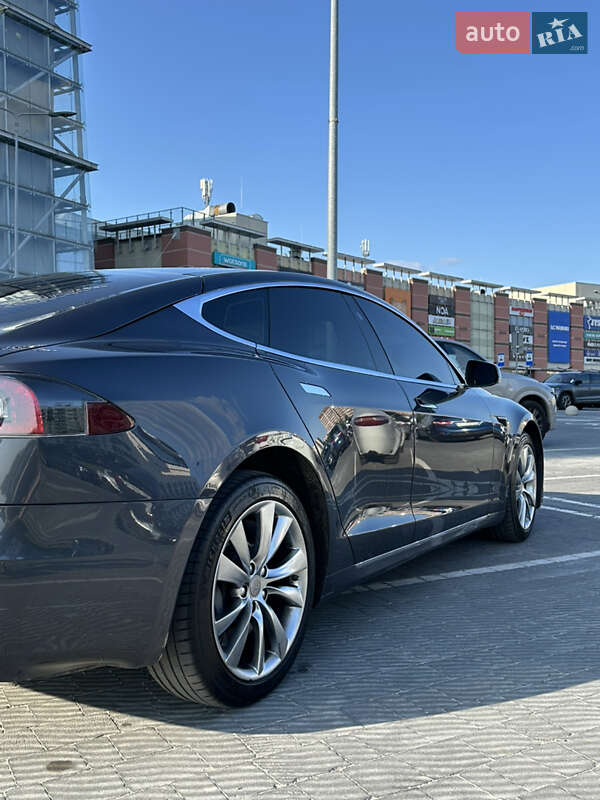 Лифтбек Tesla Model S 2016 в Львове фото 15 Лифтбек Tesla Model S 2016 в Львове