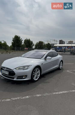 Лифтбек Tesla Model S 2013 в 