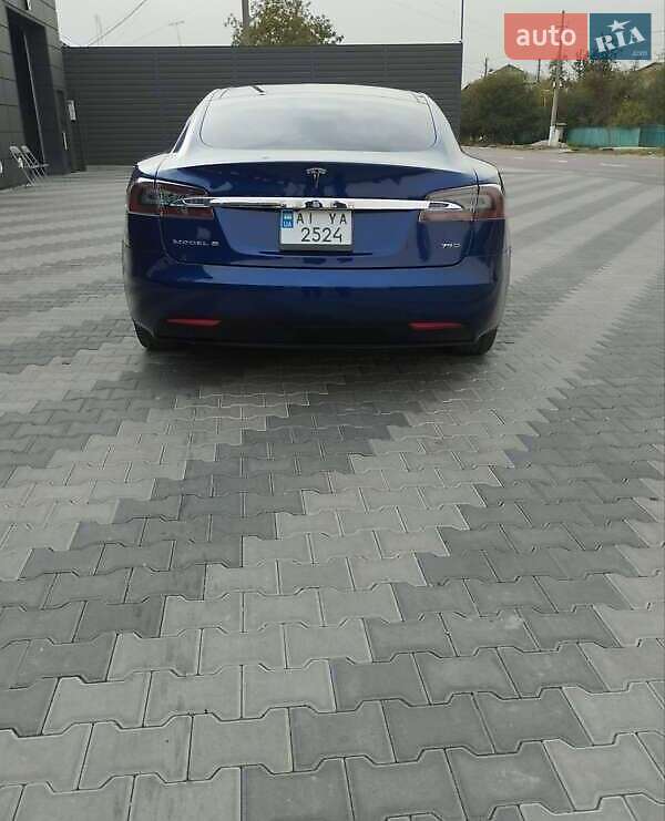 Лифтбек Tesla Model S 2016 в Киеве
