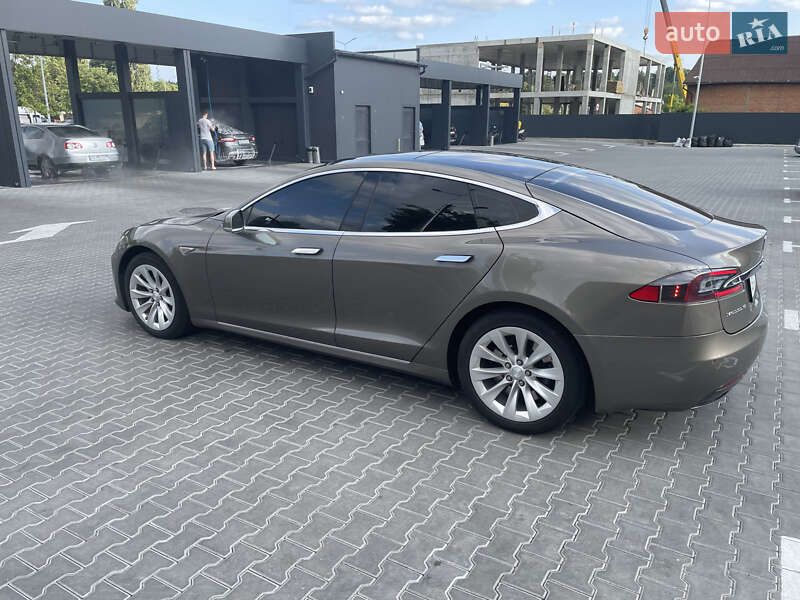 Лифтбек Tesla Model S 2016 в Виннице
