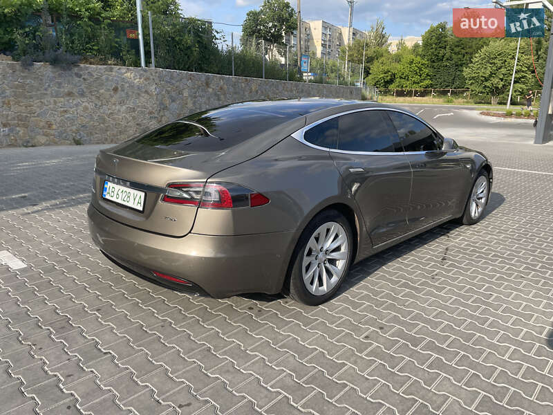 Лифтбек Tesla Model S 2016 в Виннице
