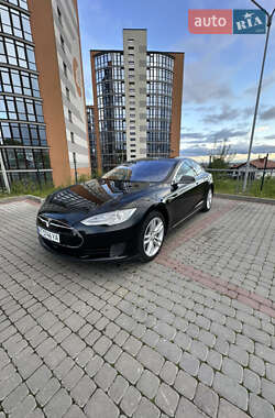Лифтбек Tesla Model S 2015 в 