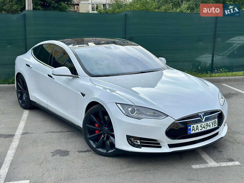 Tesla Model S 2015