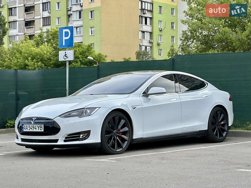 Лифтбек Tesla Model S 2015 в Киеве