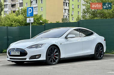 Лифтбек Tesla Model S 2015 в 