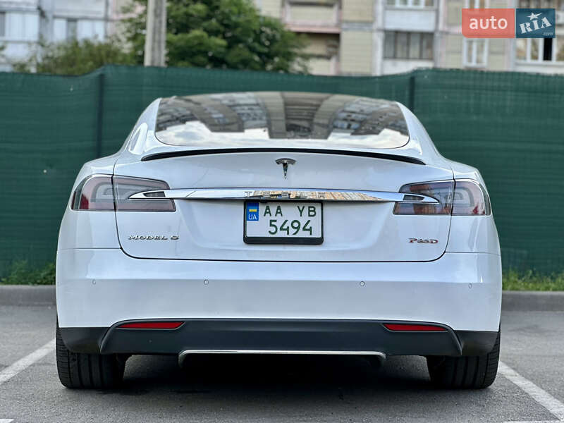 Лифтбек Tesla Model S 2015 в Киеве