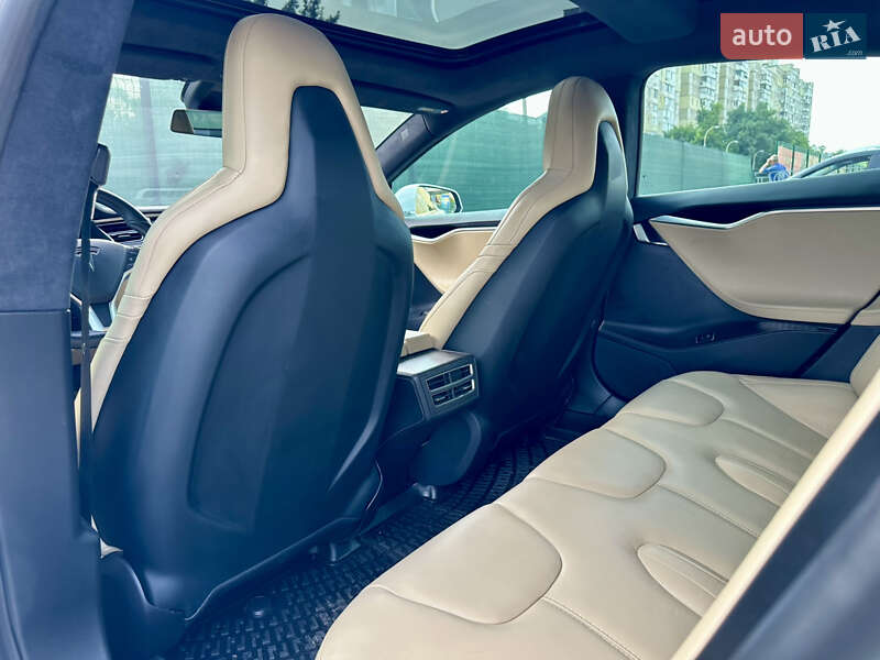 Лифтбек Tesla Model S 2015 в Киеве