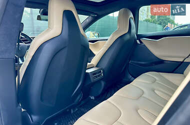 Лифтбек Tesla Model S 2015 в 