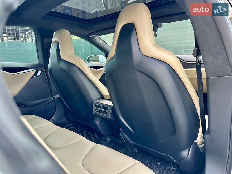 Лифтбек Tesla Model S 2015 в Киеве
