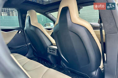 Лифтбек Tesla Model S 2015 в 