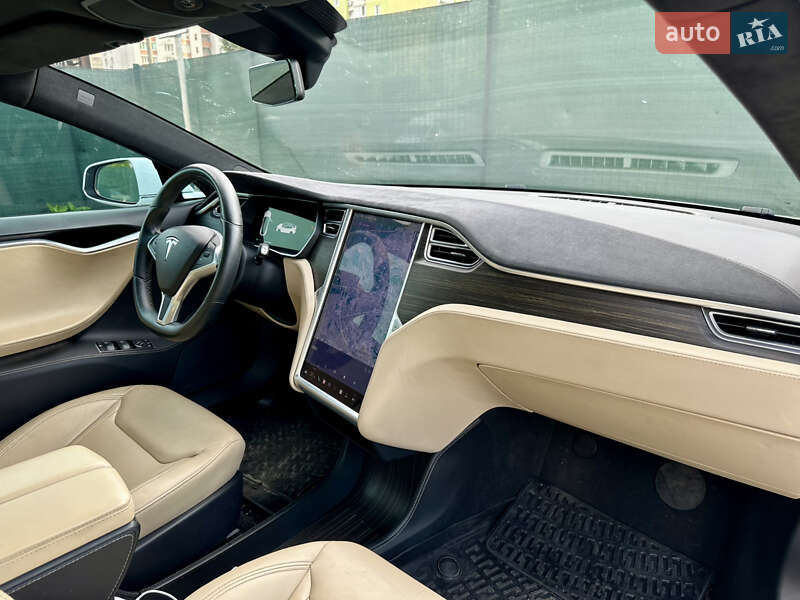 Лифтбек Tesla Model S 2015 в Киеве