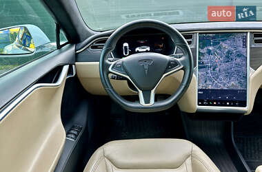 Лифтбек Tesla Model S 2015 в 