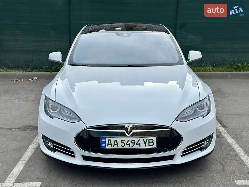 Лифтбек Tesla Model S 2015 в Киеве