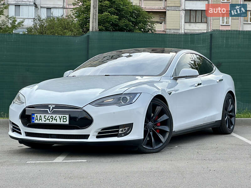 Лифтбек Tesla Model S 2015 в Киеве