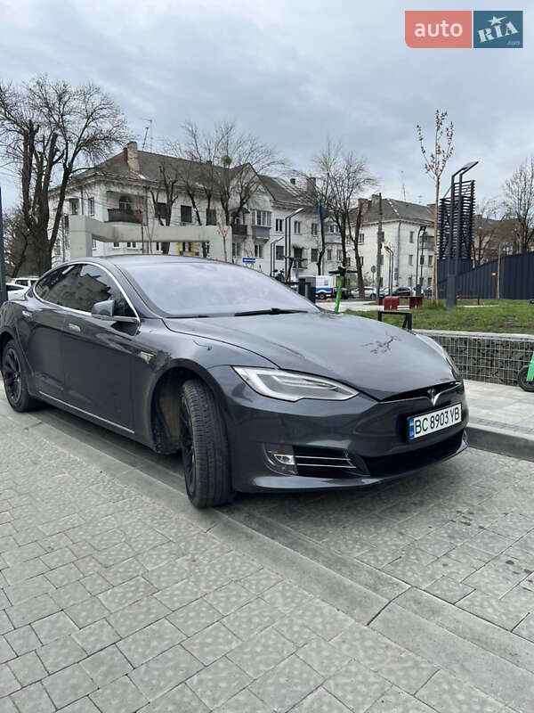 Ліфтбек Tesla Model S 2016 в Львові