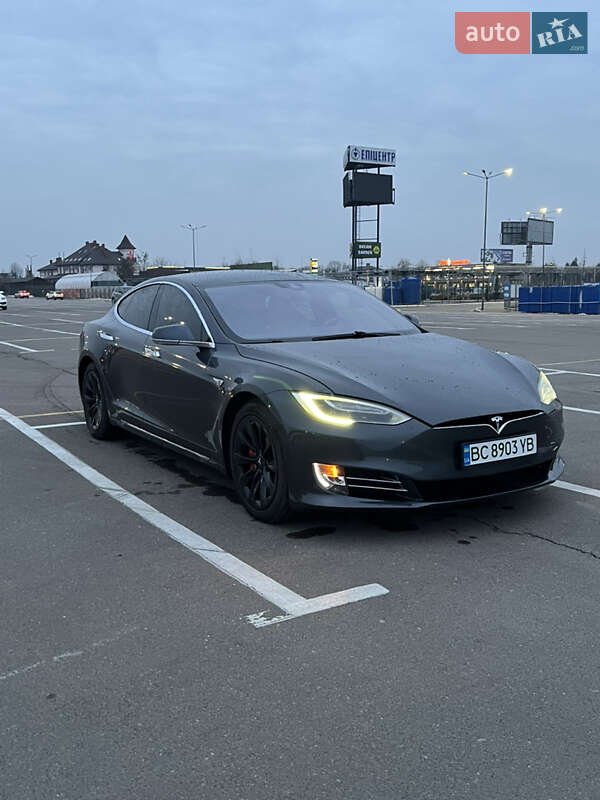 Ліфтбек Tesla Model S 2016 в Львові