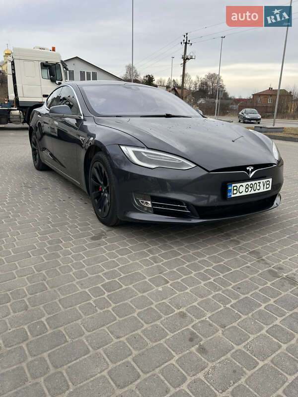 Ліфтбек Tesla Model S 2016 в Львові