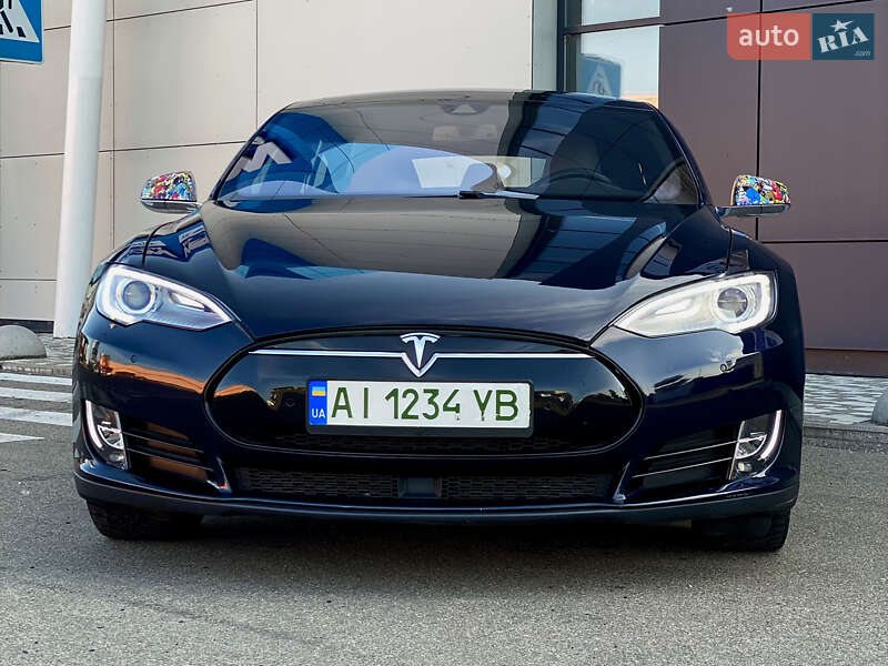 Лифтбек Tesla Model S 2015 в Киеве