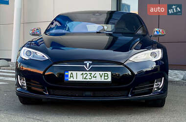 Лифтбек Tesla Model S 2015 в 