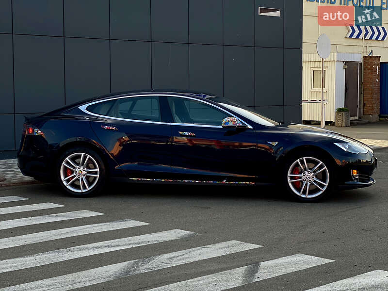 Лифтбек Tesla Model S 2015 в Киеве