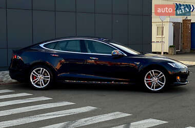 Лифтбек Tesla Model S 2015 в 