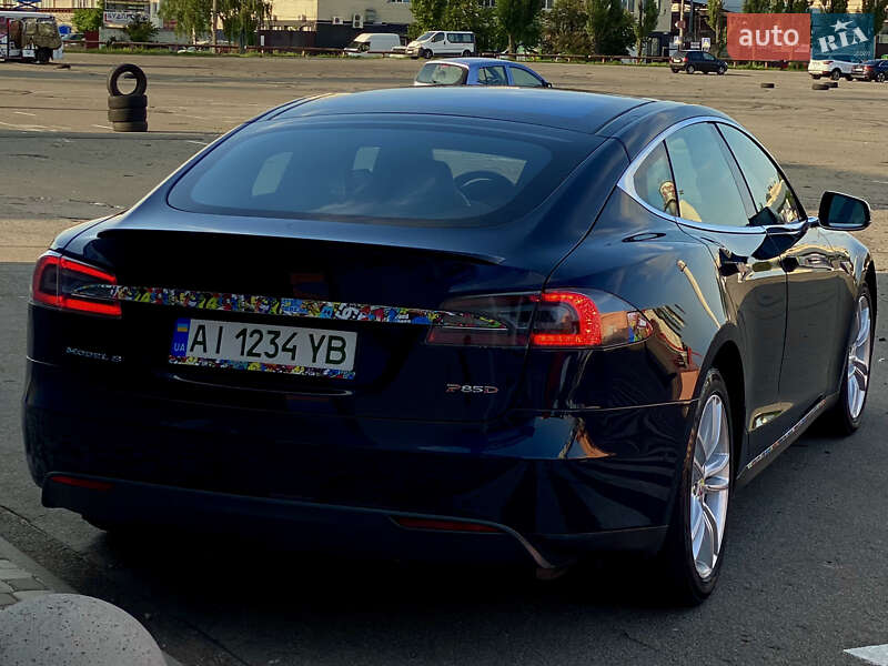 Лифтбек Tesla Model S 2015 в Киеве