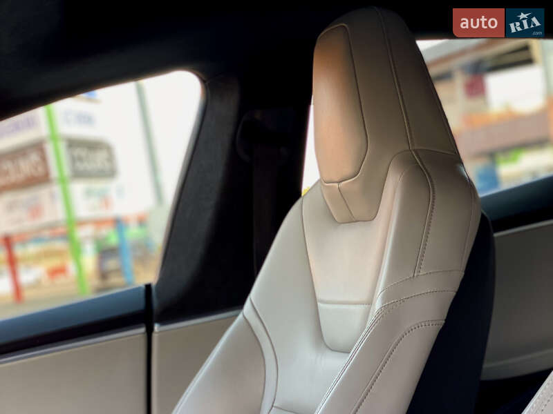 Лифтбек Tesla Model S 2015 в Киеве